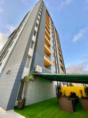 ZAHA Vacation Home 3 - Elegant & Spacious 2 br family apt, Shahrah e Faisal